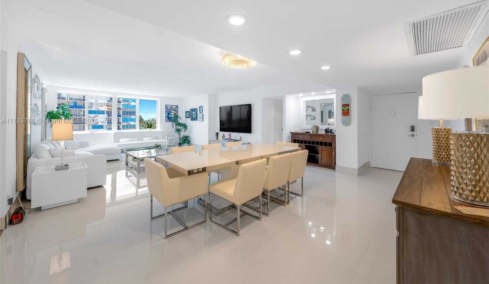 Small Image of 5401 COLLINS AVE #334, Miami Beach Number 9
