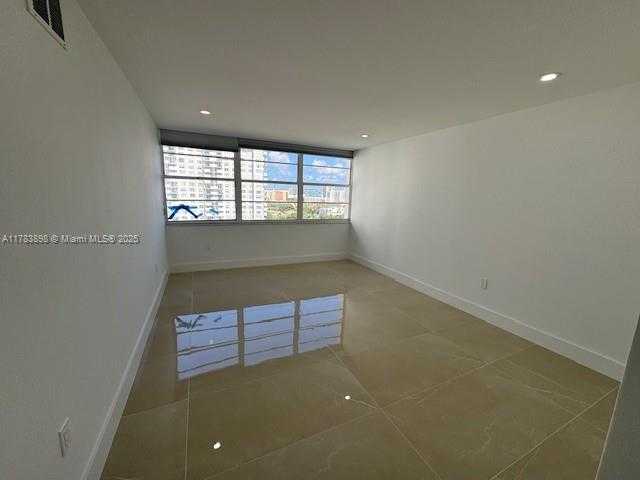 Small Image of 18071 BISCAYNE BLVD #1202, Aventura Number 12