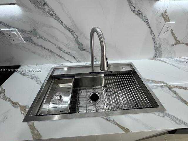 Small Image of 18071 BISCAYNE BLVD #1202, Aventura Number 4