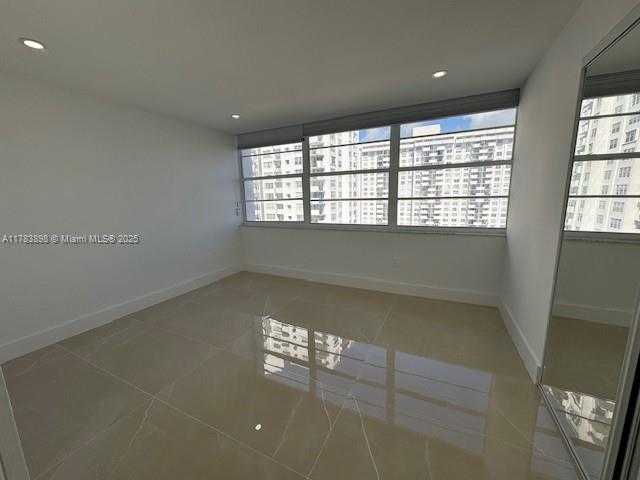 Small Image of 18071 BISCAYNE BLVD #1202, Aventura Number 8