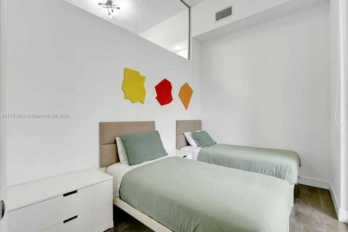 Small Image of 1200 BRICKELL BAY DR #1404, Miami Number 14