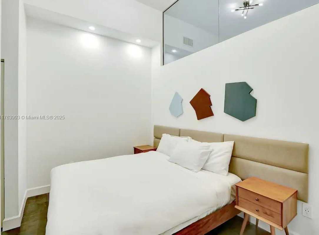 Small Image of 1200 BRICKELL BAY DR #1404, Miami Number 15