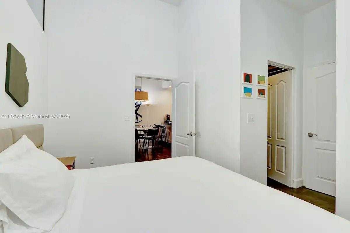Small Image of 1200 BRICKELL BAY DR #1404, Miami Number 16