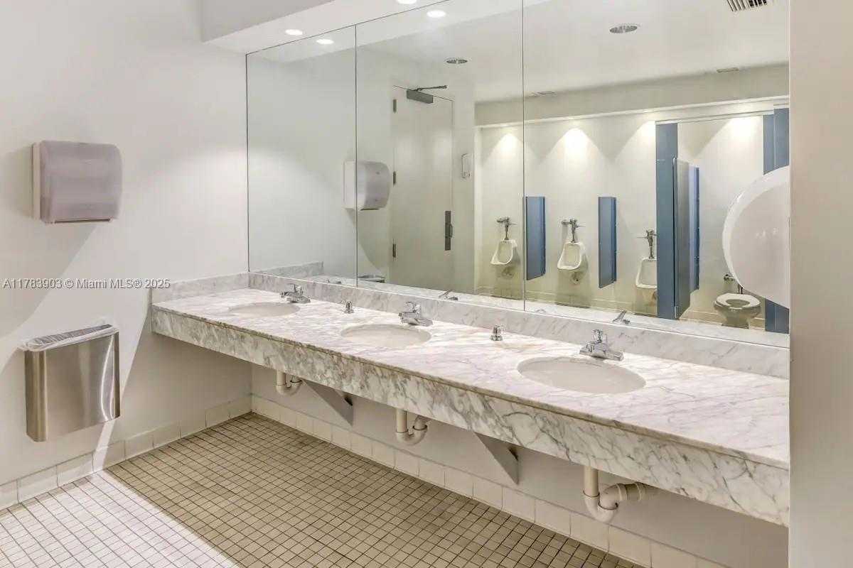 Small Image of 1200 BRICKELL BAY DR #1404, Miami Number 17