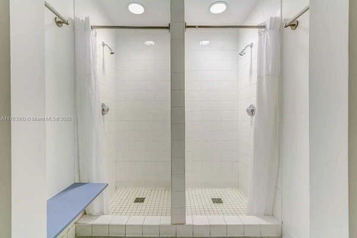 Small Image of 1200 BRICKELL BAY DR #1404, Miami Number 18