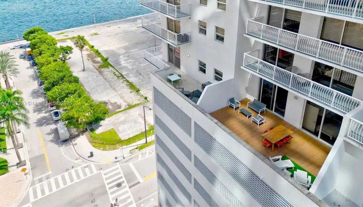 Small Image of 1200 BRICKELL BAY DR #1404, Miami Number 2