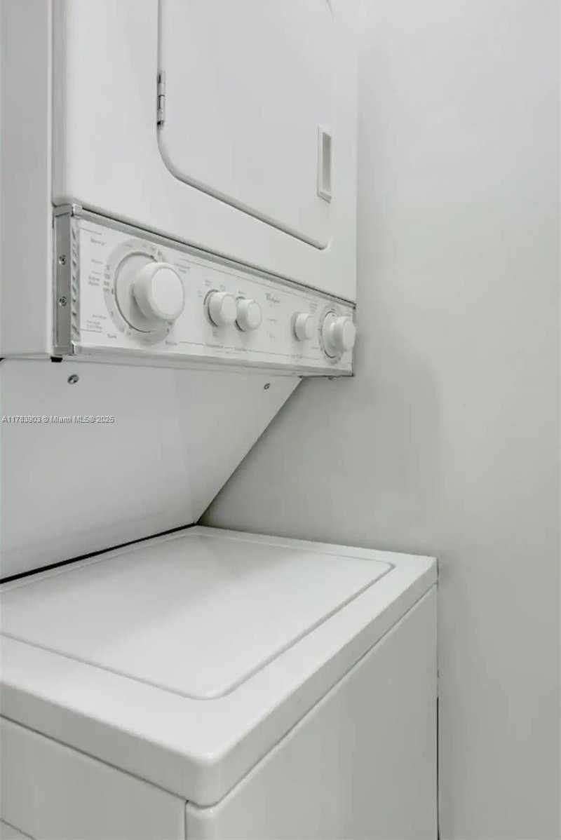 Small Image of 1200 BRICKELL BAY DR #1404, Miami Number 20
