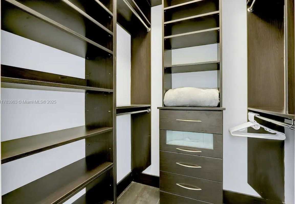 Small Image of 1200 BRICKELL BAY DR #1404, Miami Number 21