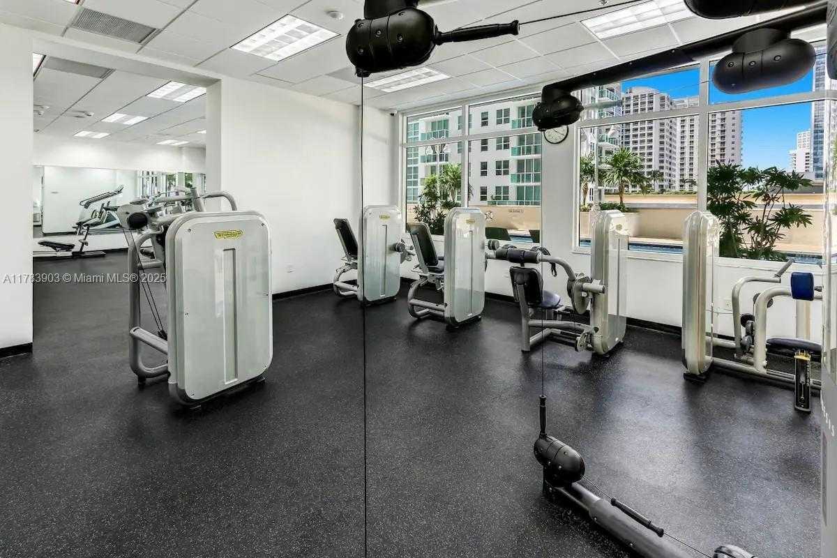 Small Image of 1200 BRICKELL BAY DR #1404, Miami Number 25