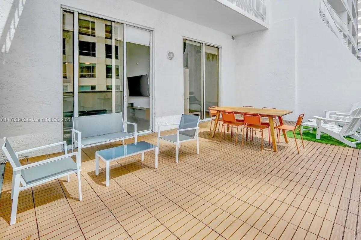Small Image of 1200 BRICKELL BAY DR #1404, Miami Number 5