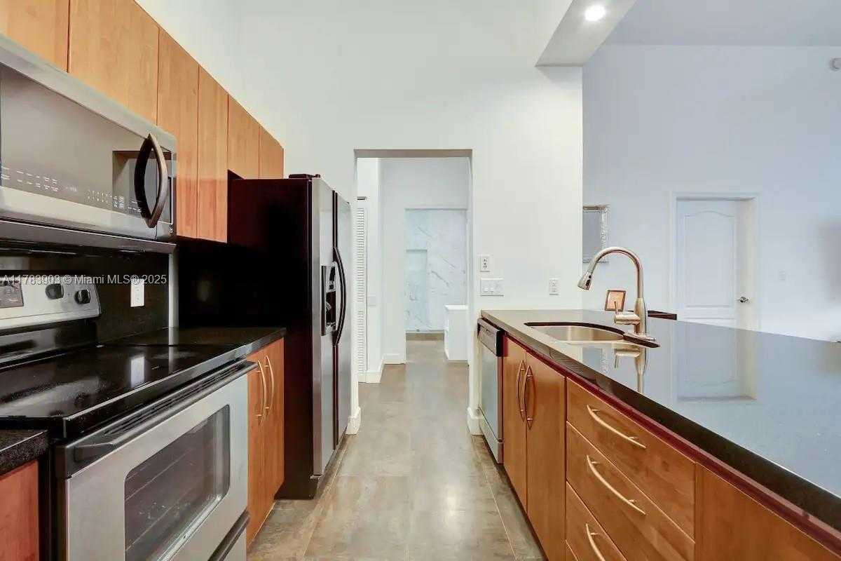 Small Image of 1200 BRICKELL BAY DR #1404, Miami Number 7