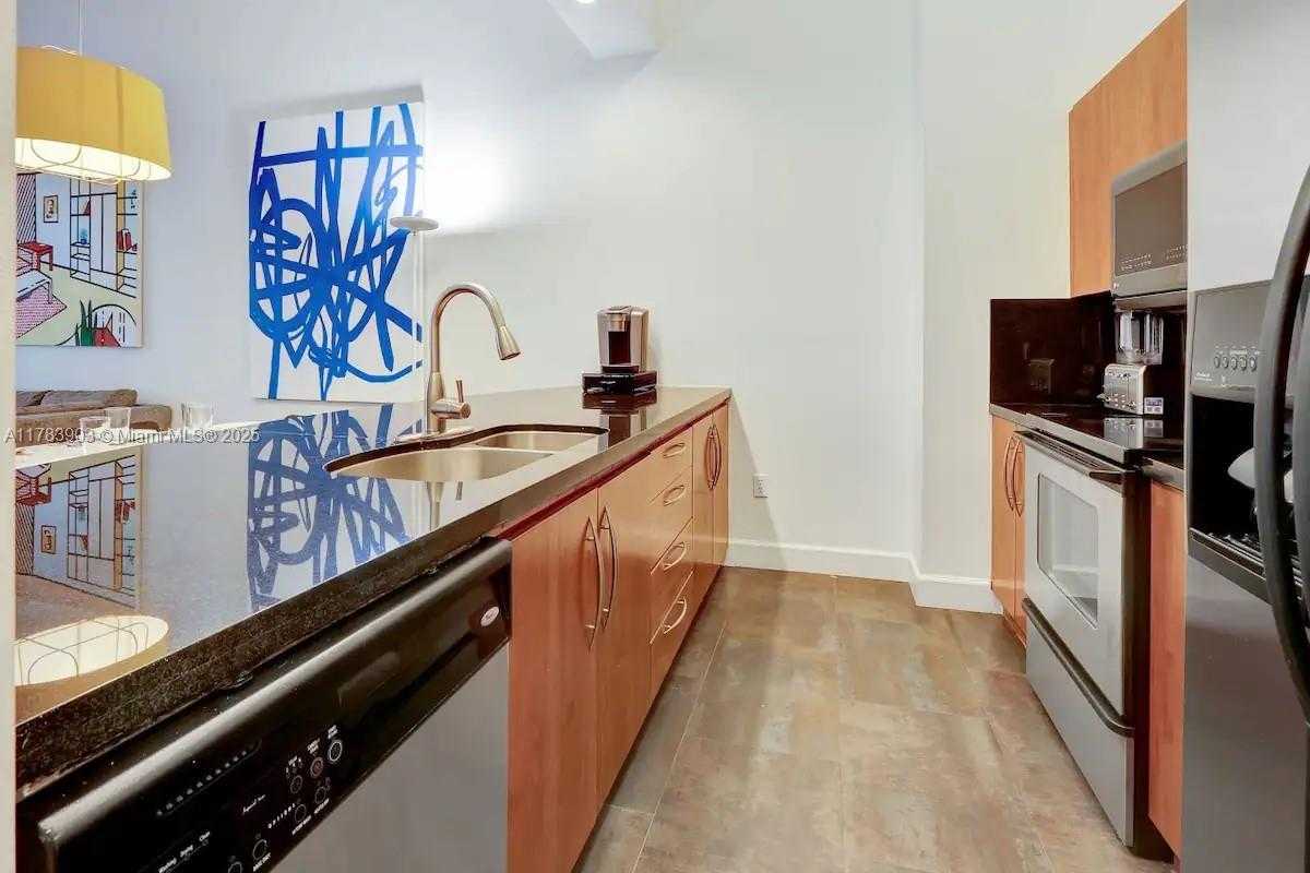 Small Image of 1200 BRICKELL BAY DR #1404, Miami Number 8