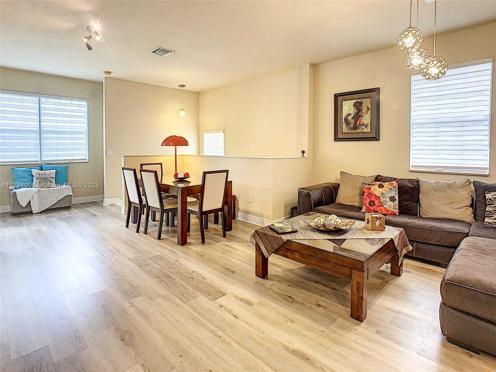 Small Image of 9145 WHISTABLE WALK, Tamarac Number 10
