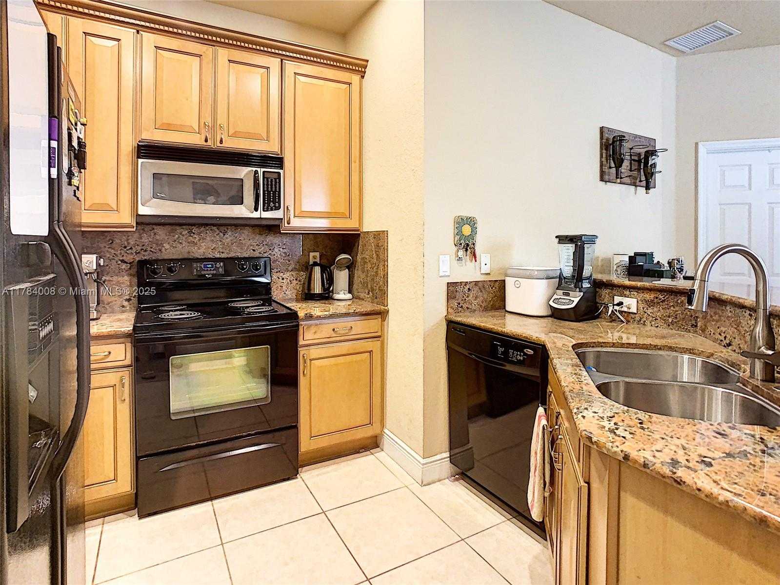 Small Image of 9145 WHISTABLE WALK, Tamarac Number 12