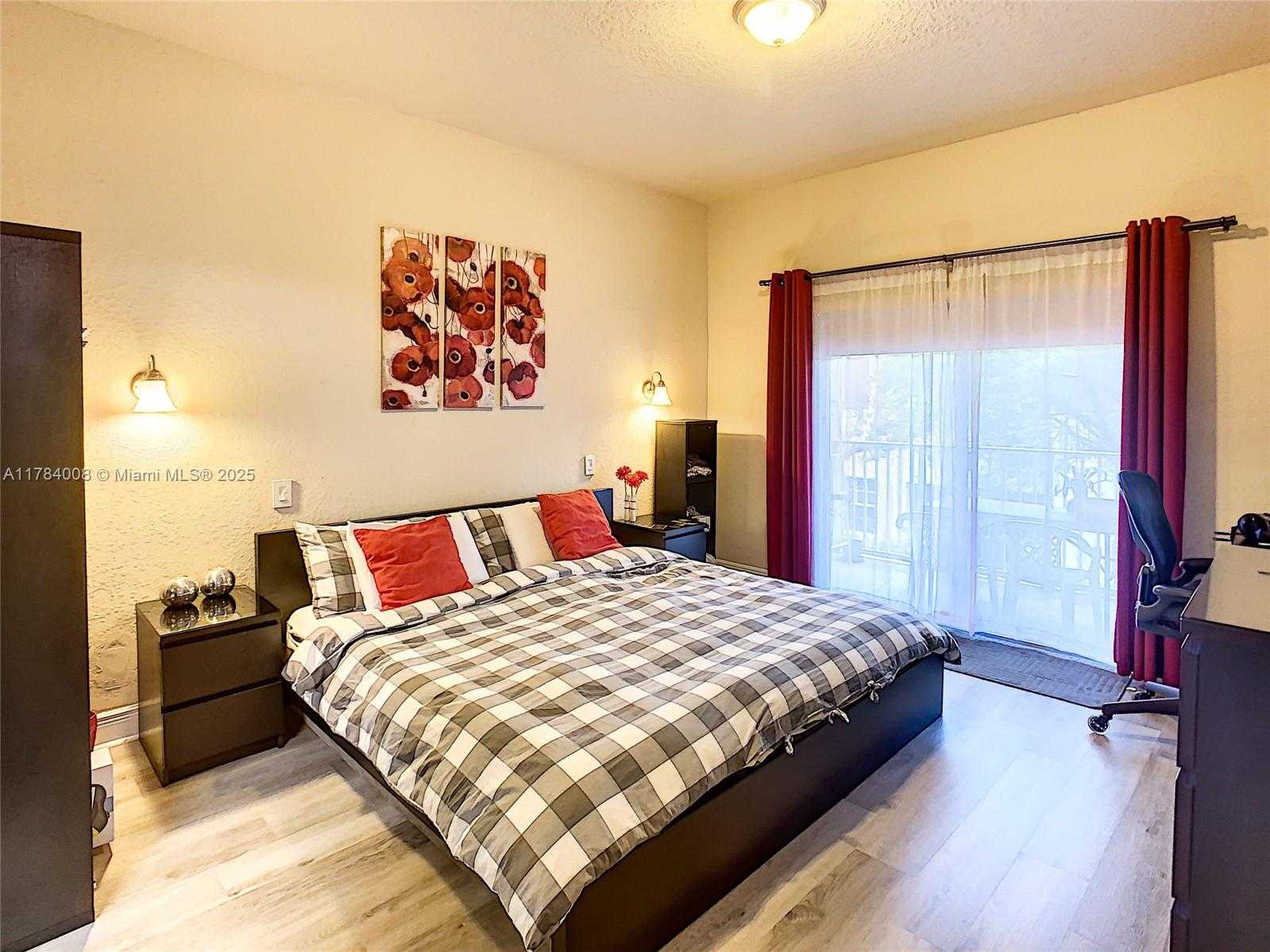 Small Image of 9145 WHISTABLE WALK, Tamarac Number 15