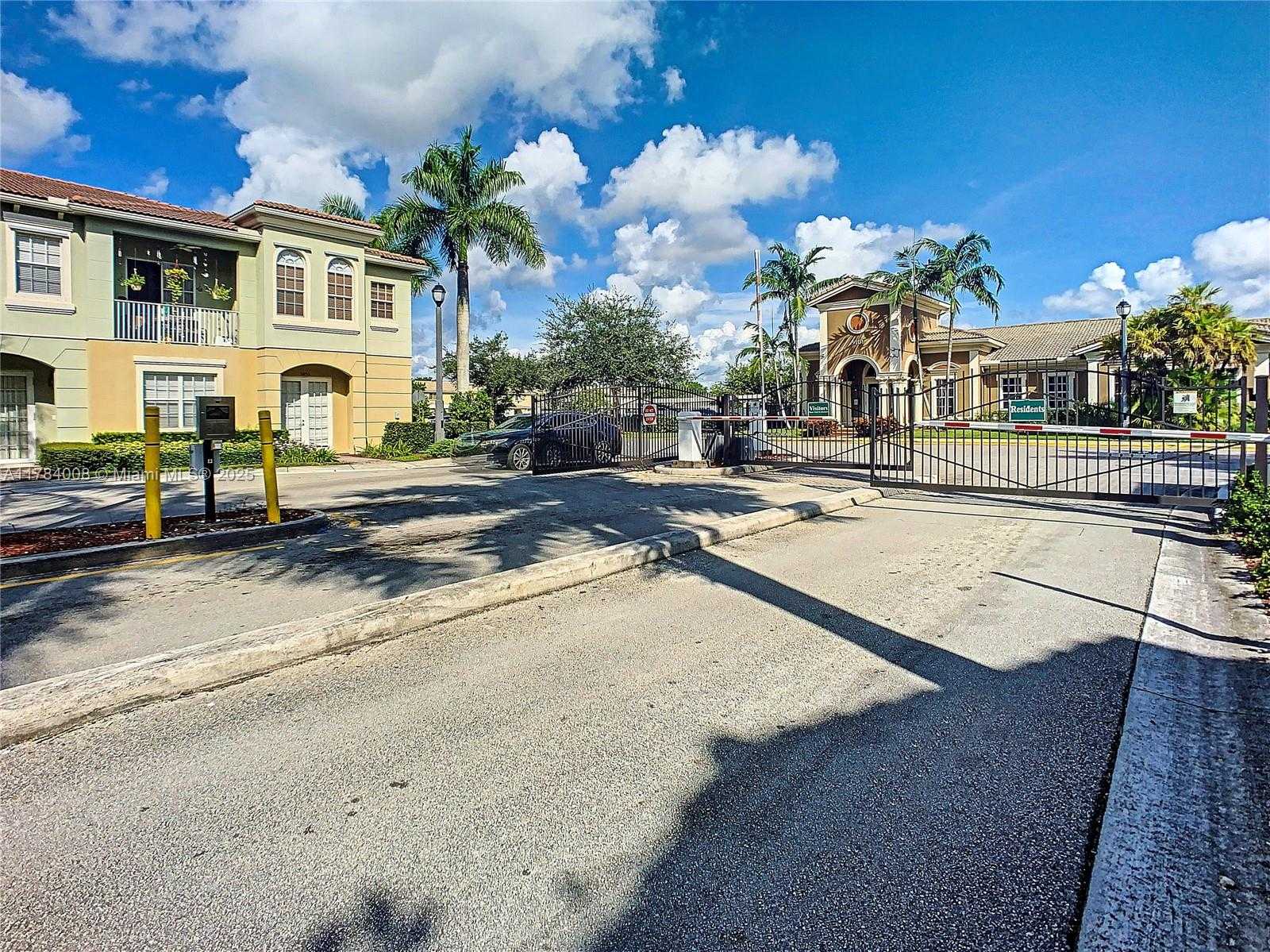 Small Image of 9145 WHISTABLE WALK, Tamarac Number 34