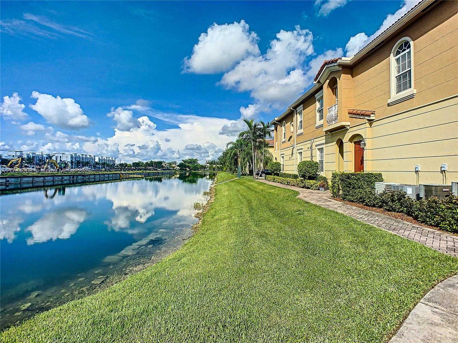 Small Image of 9145 WHISTABLE WALK, Tamarac Number 4