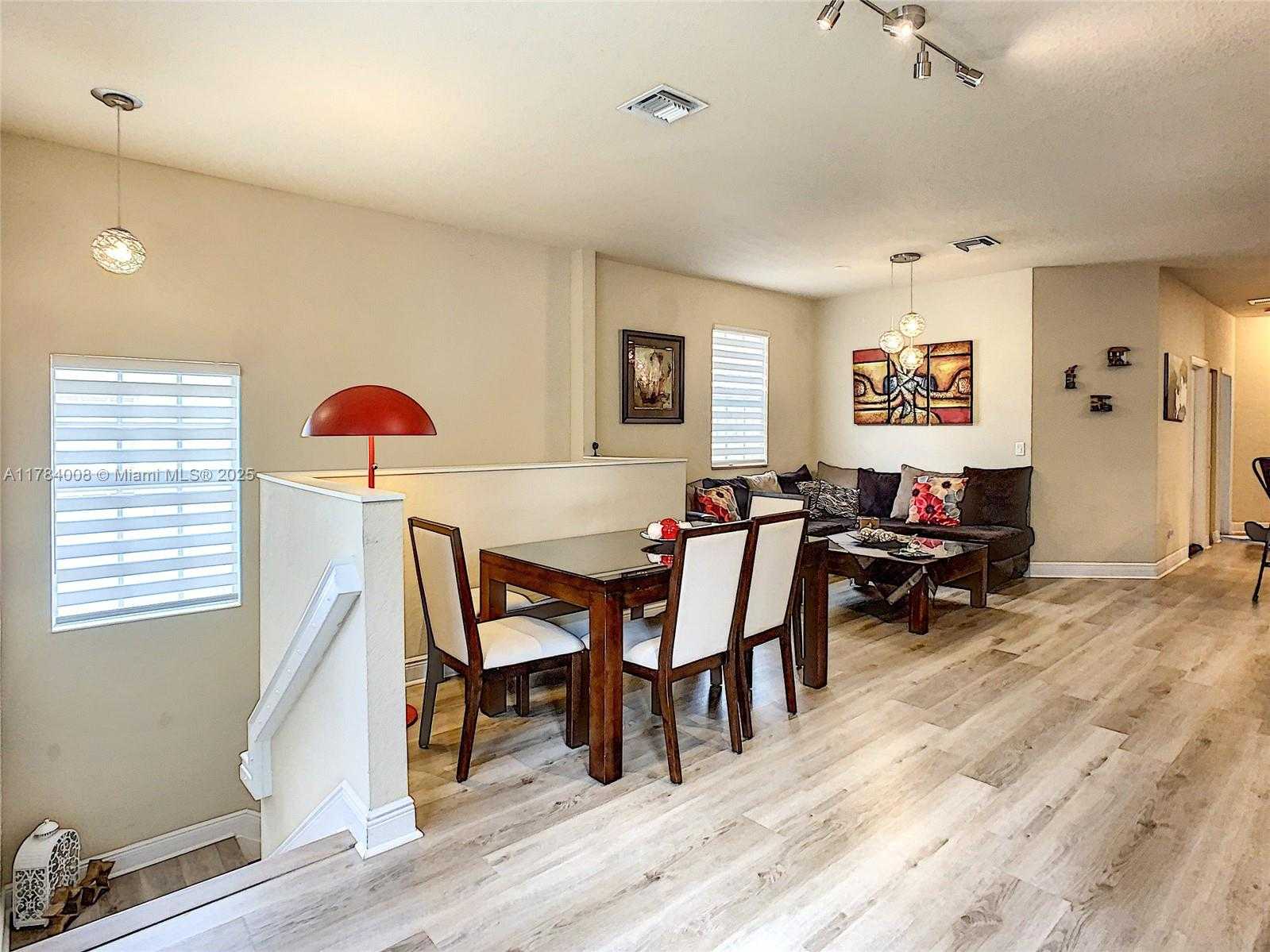 Small Image of 9145 WHISTABLE WALK, Tamarac Number 6
