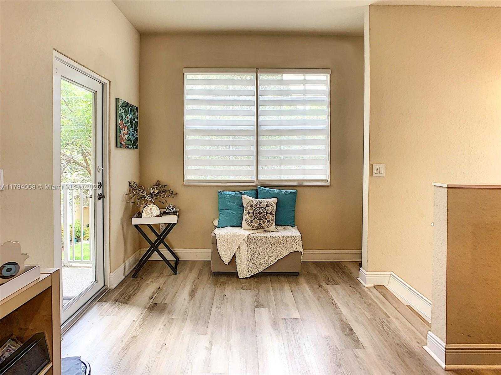 Small Image of 9145 WHISTABLE WALK, Tamarac Number 7