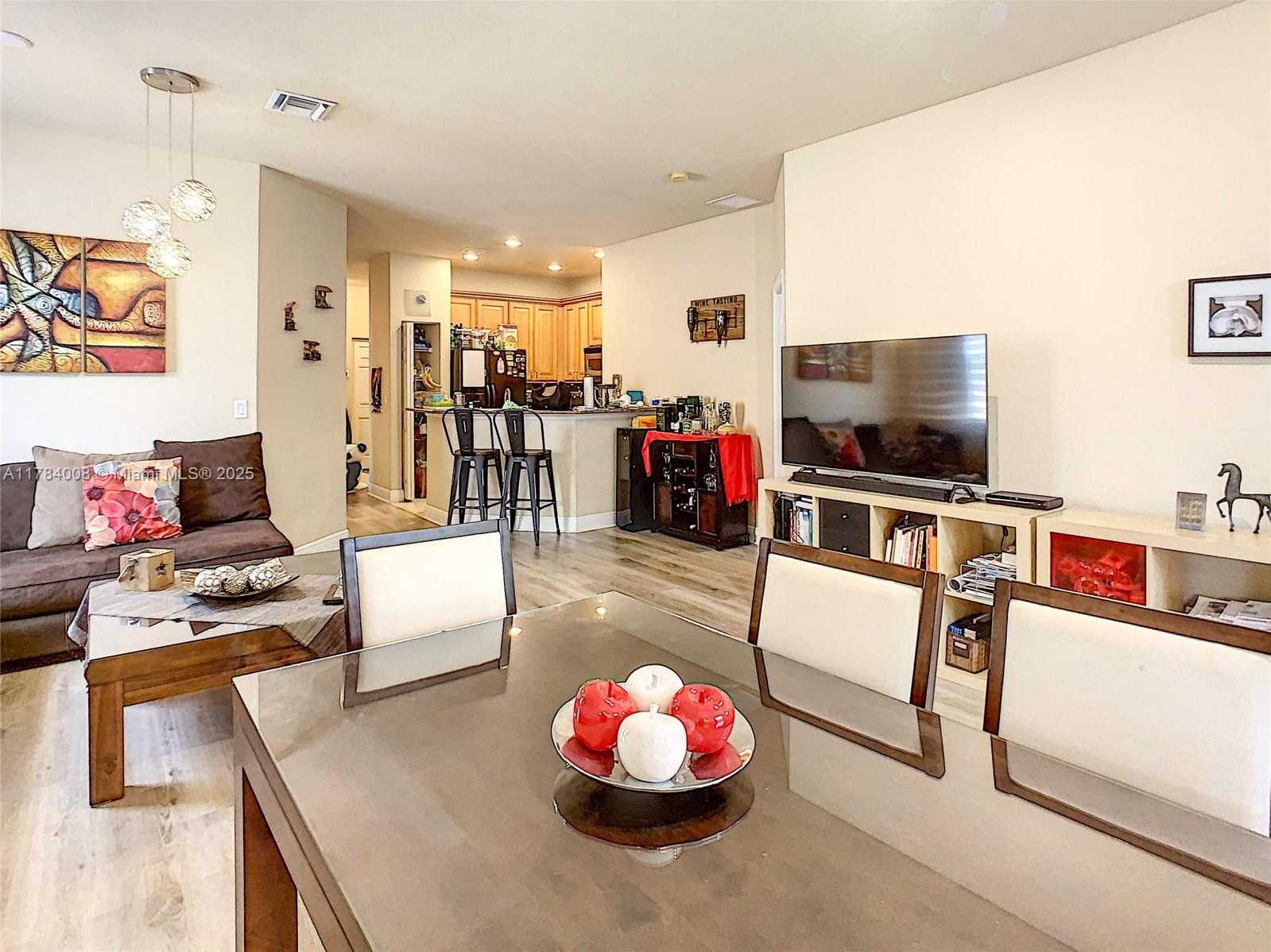 Small Image of 9145 WHISTABLE WALK, Tamarac Number 8