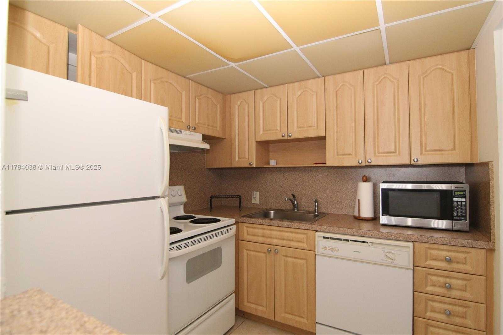 Small Image of 569 NORTH FANSHAW N #569, Boca Raton Number 2