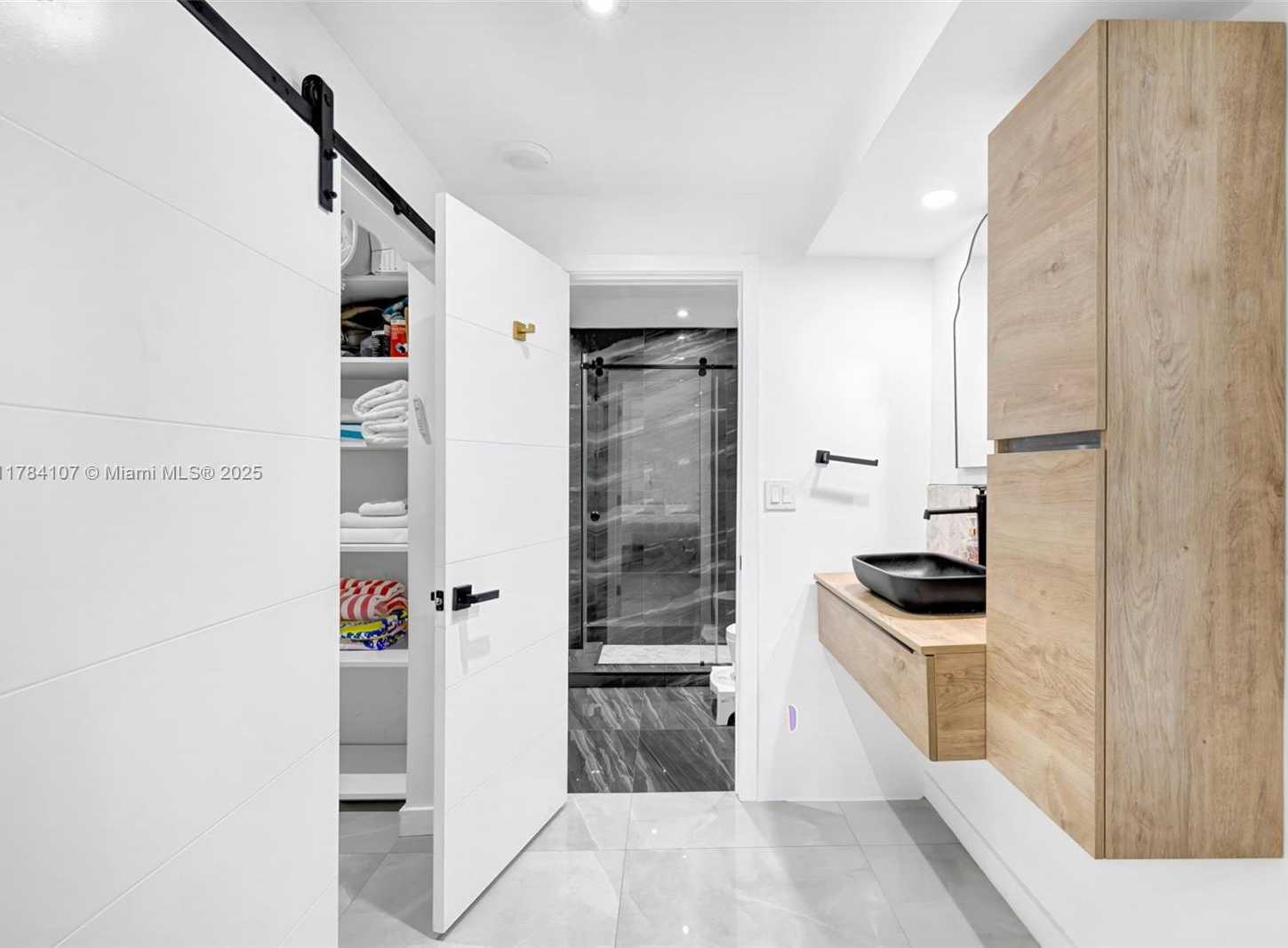 Small Image of 100 BAYVIEW DR #503, Sunny Isles Beach Number 10