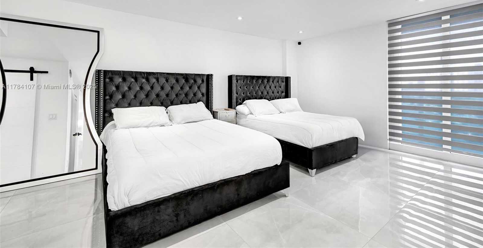 Small Image of 100 BAYVIEW DR #503, Sunny Isles Beach Number 12