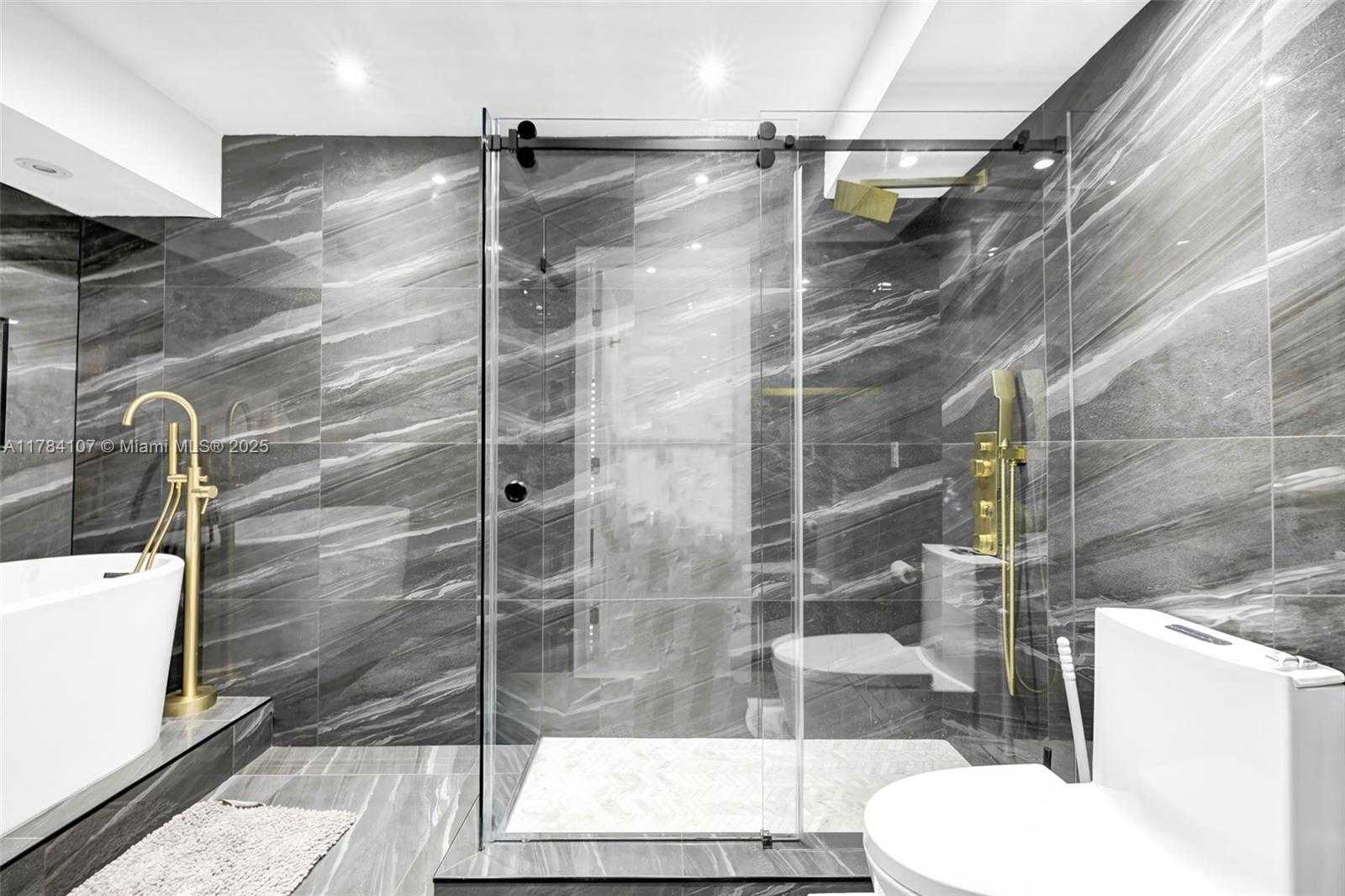 Small Image of 100 BAYVIEW DR #503, Sunny Isles Beach Number 8
