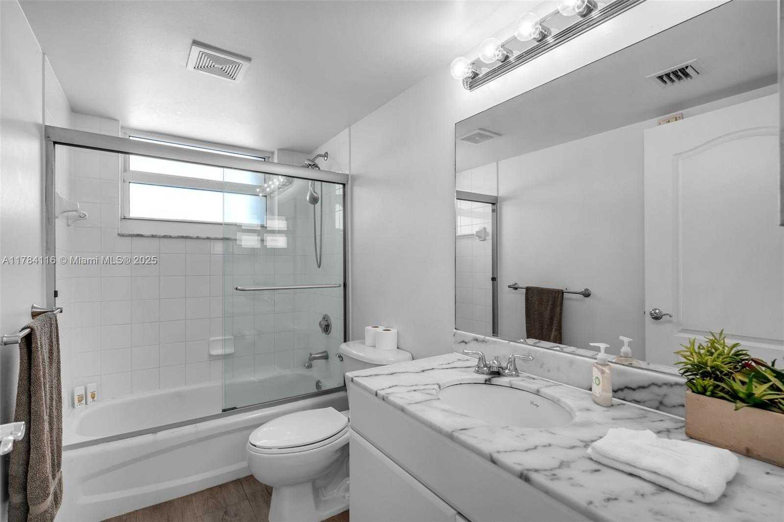 Small Image of 1200 BRICKELL BAY DR #1723, Miami Number 11