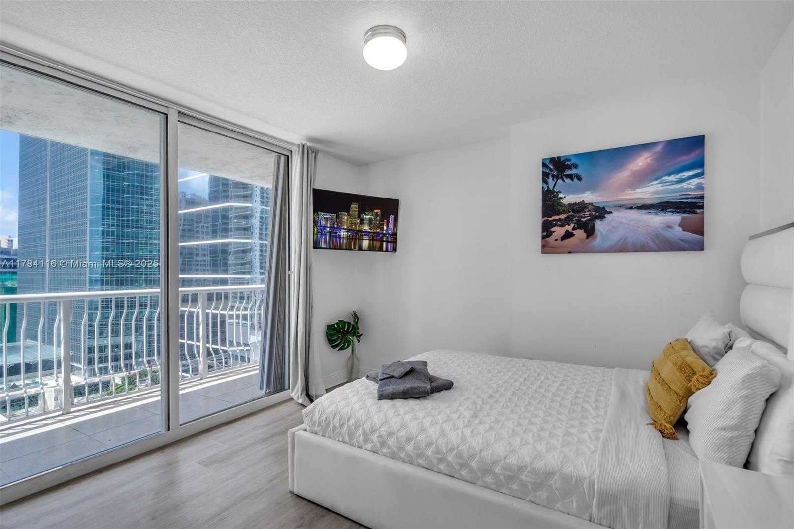 Small Image of 1200 BRICKELL BAY DR #1723, Miami Number 12