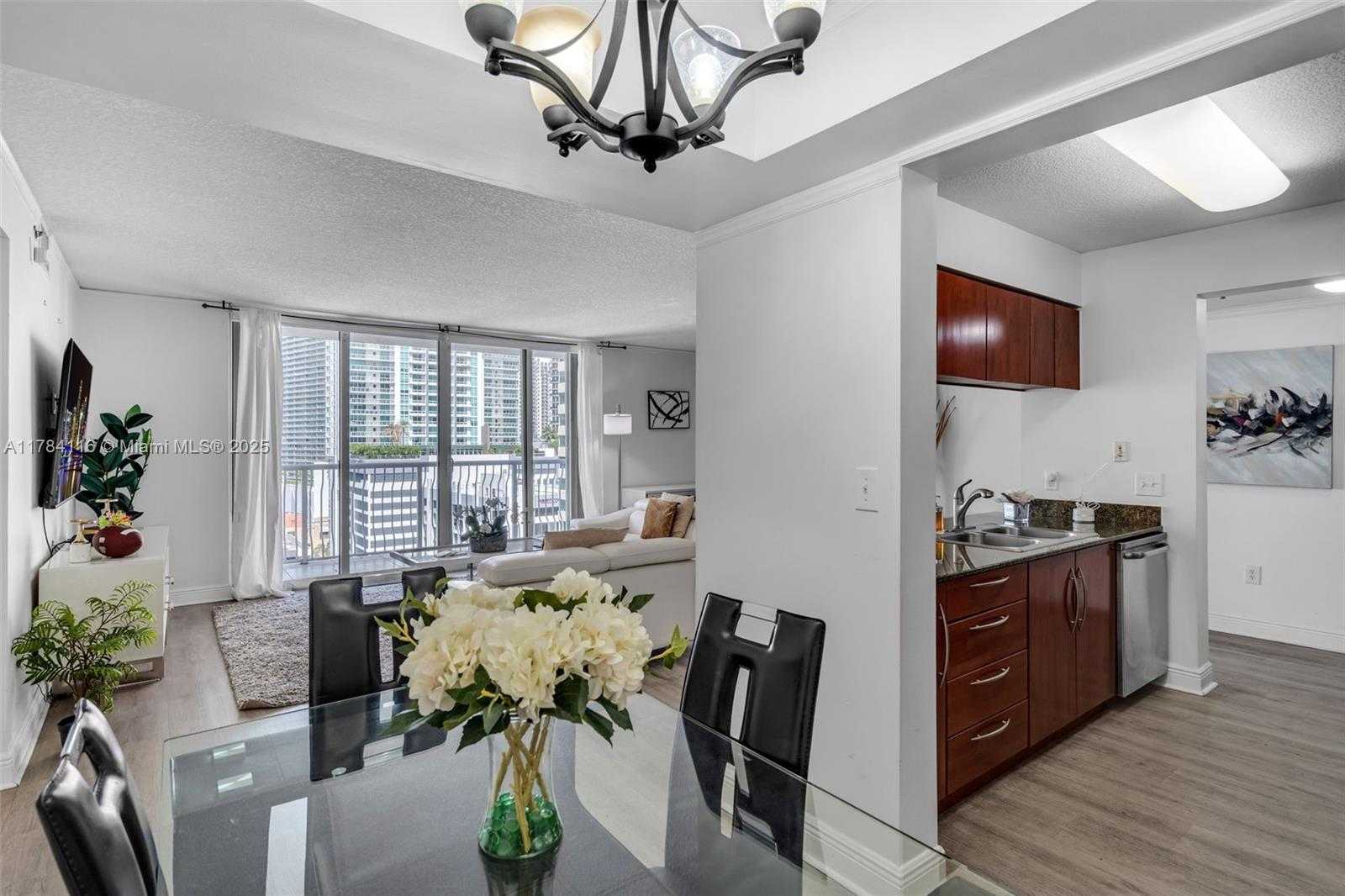 Small Image of 1200 BRICKELL BAY DR #1723, Miami Number 16