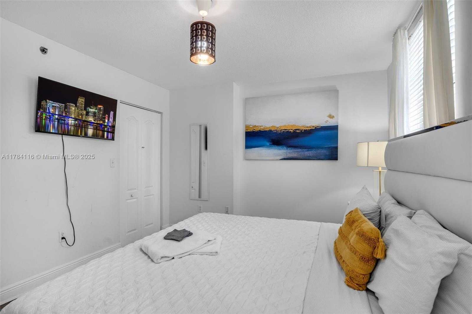 Small Image of 1200 BRICKELL BAY DR #1723, Miami Number 18