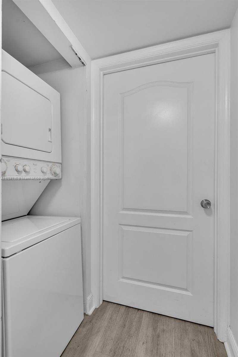 Small Image of 1200 BRICKELL BAY DR #1723, Miami Number 19