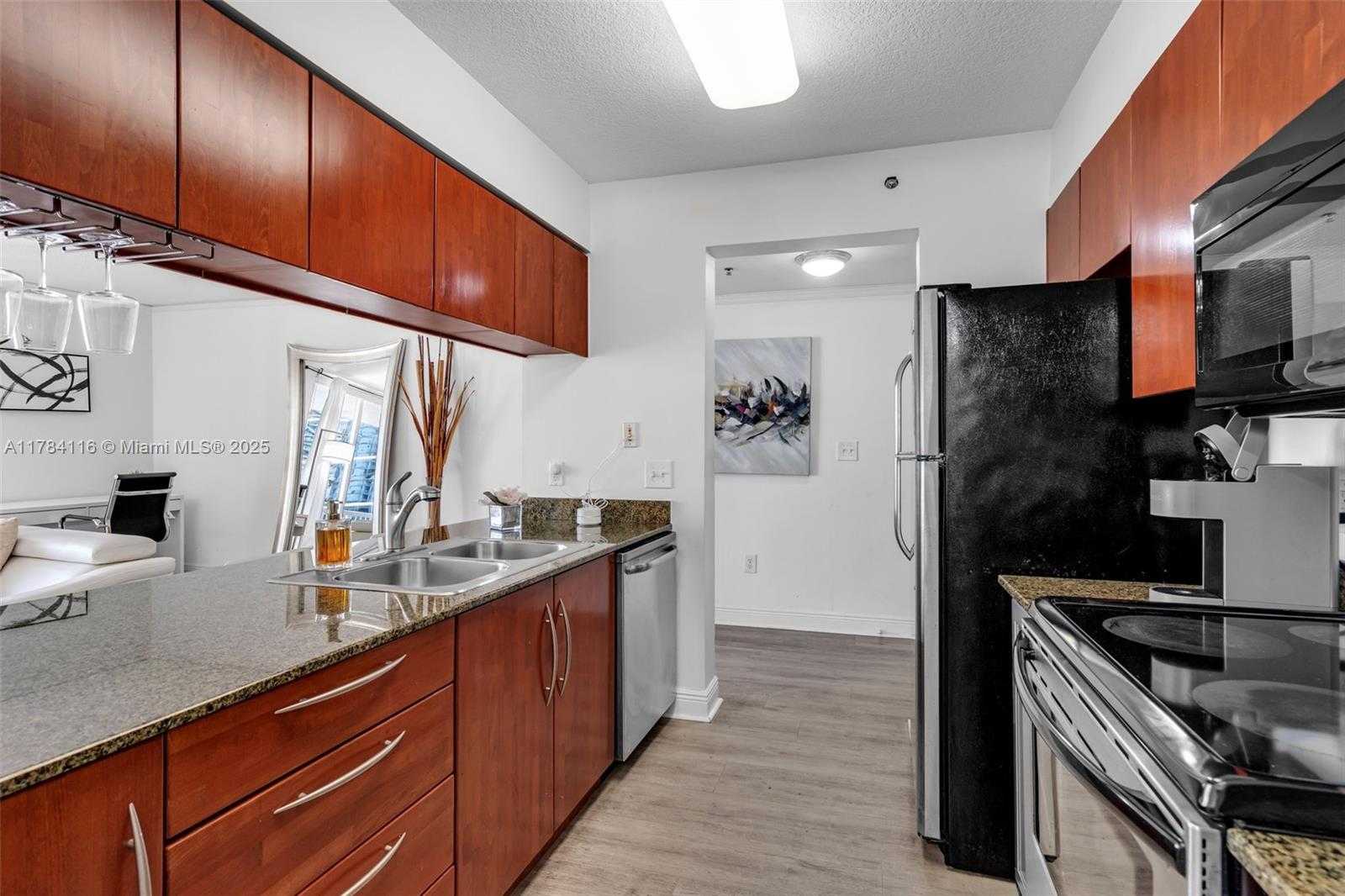 Small Image of 1200 BRICKELL BAY DR #1723, Miami Number 4
