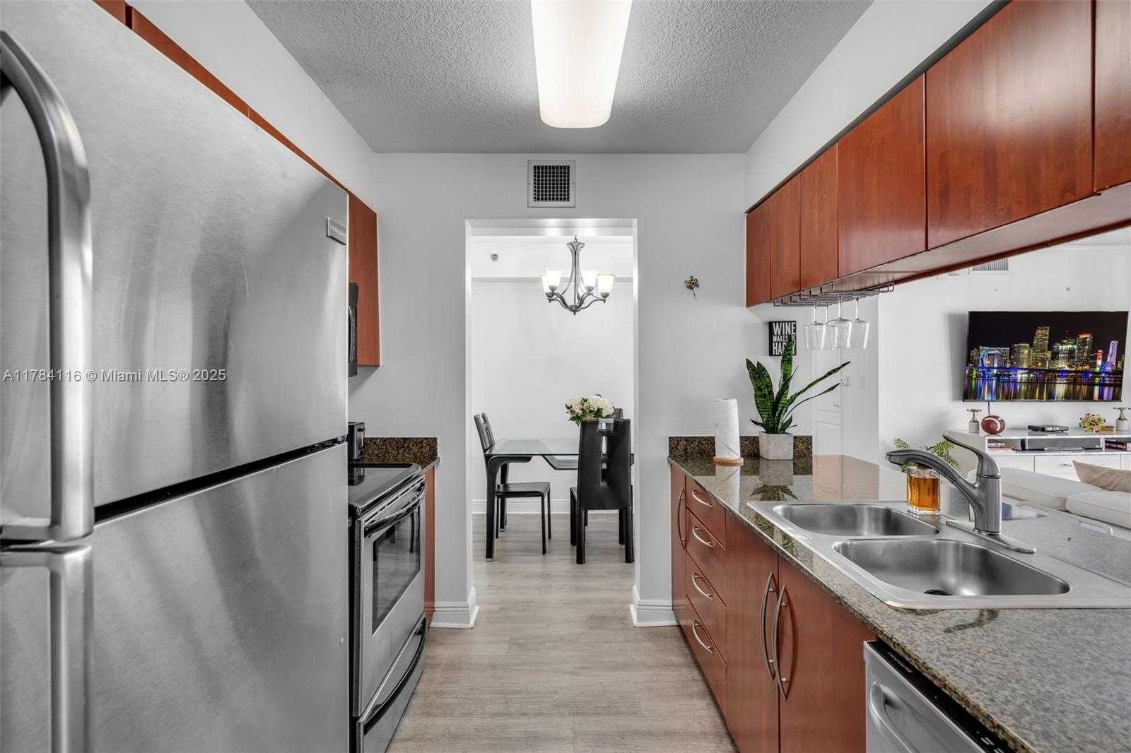 Small Image of 1200 BRICKELL BAY DR #1723, Miami Number 5