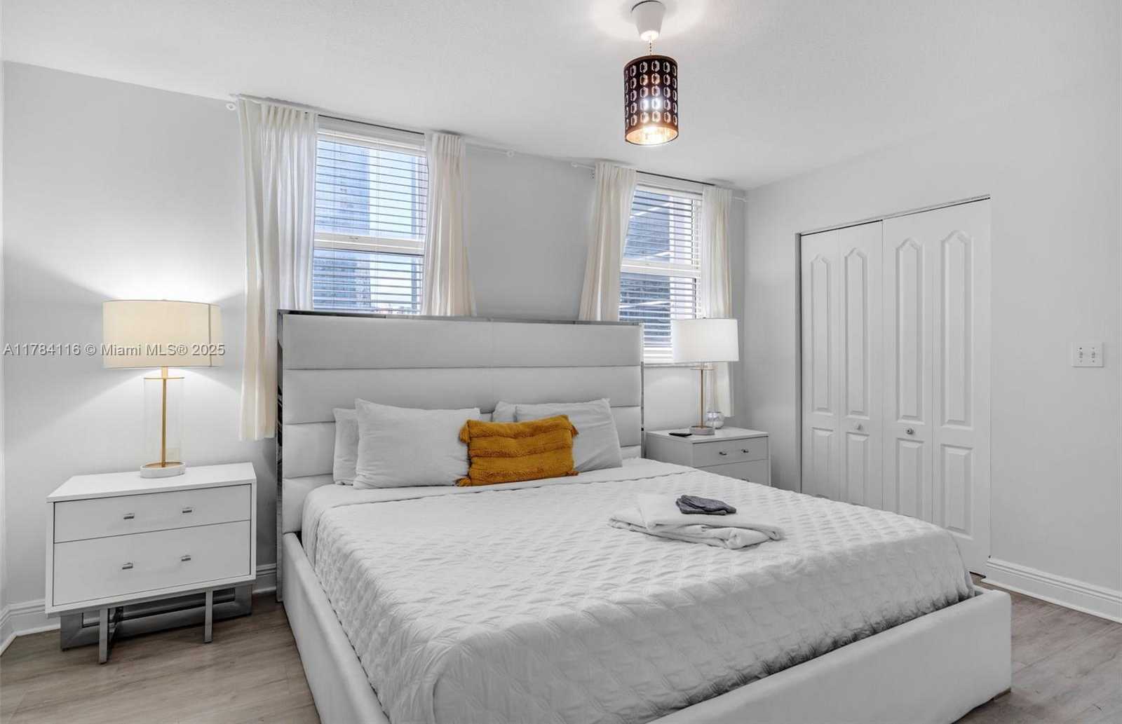 Small Image of 1200 BRICKELL BAY DR #1723, Miami Number 7
