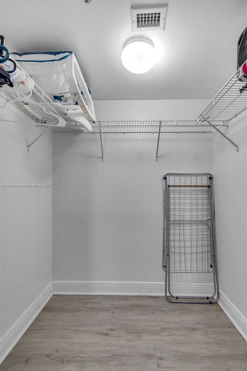 Small Image of 1200 BRICKELL BAY DR #1723, Miami Number 8