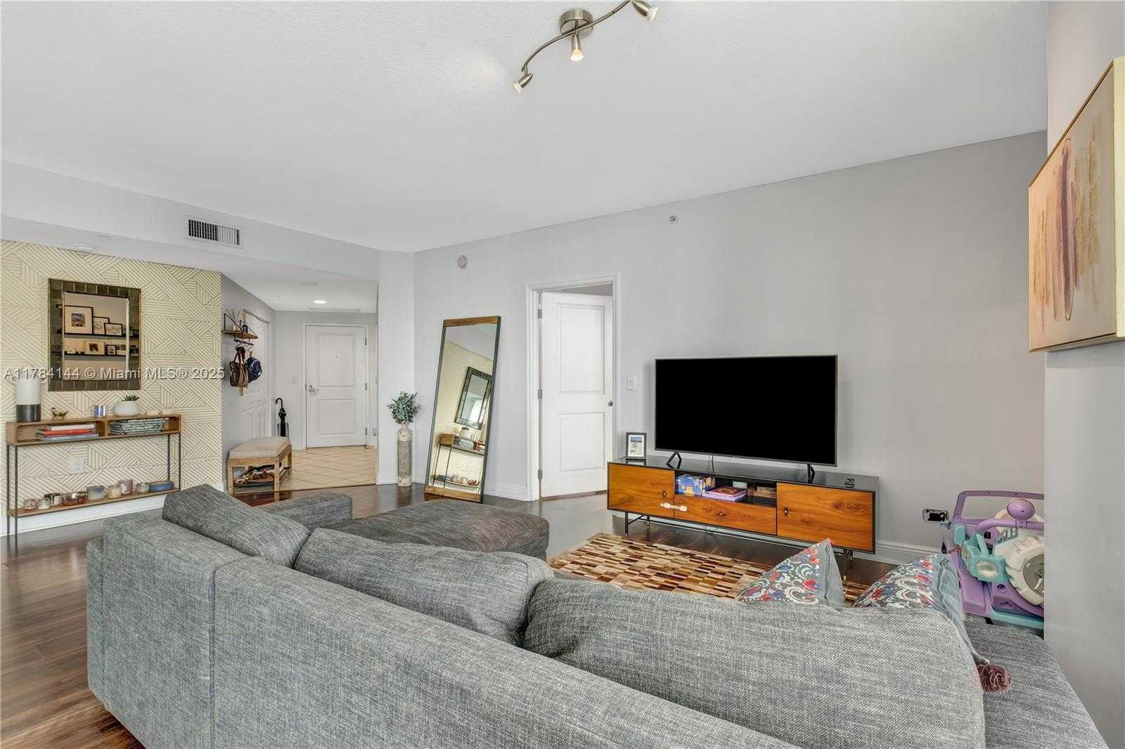 Small Image of 1250 SOUTH MIAMI AVE #2802, Miami Number 45