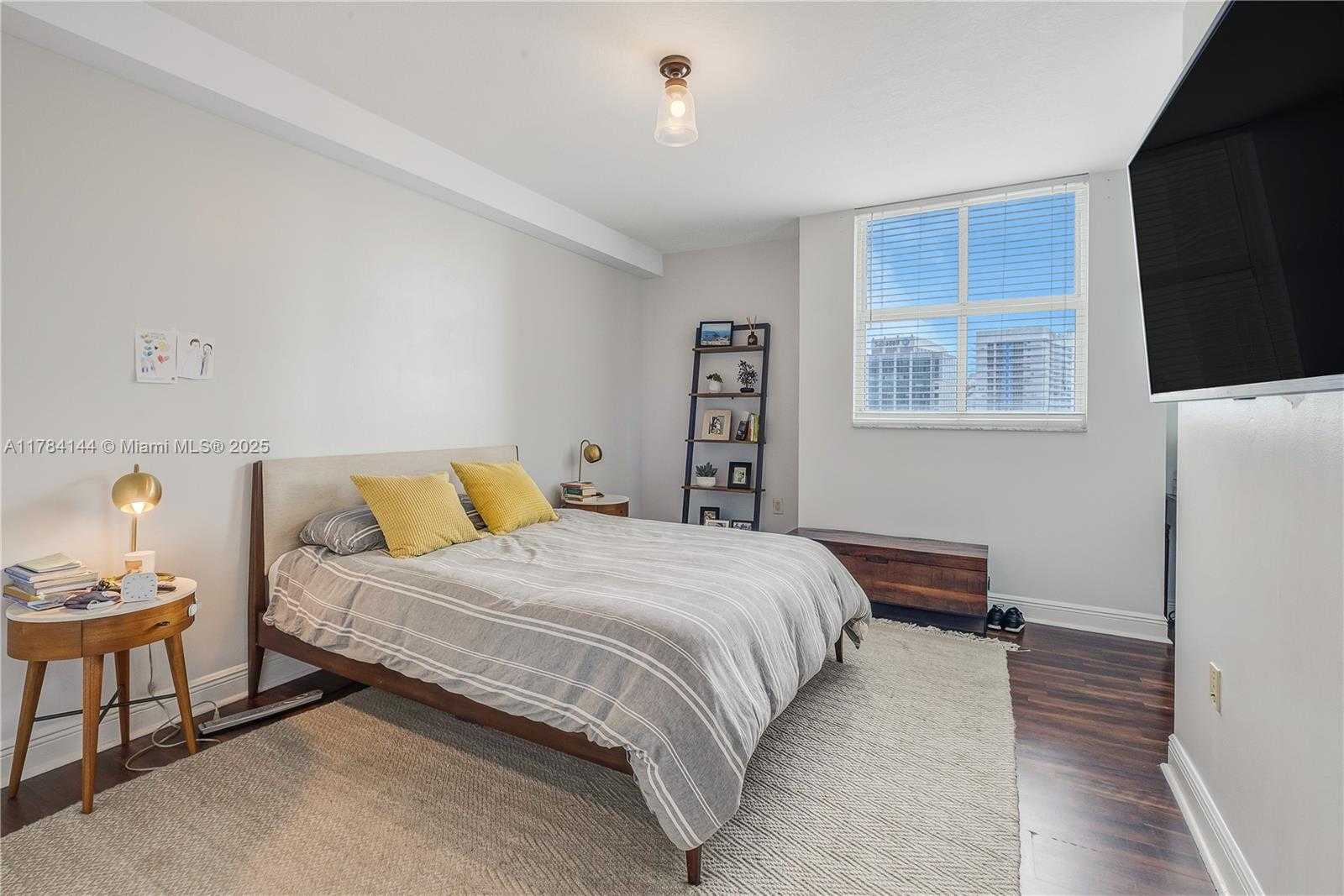 Small Image of 1250 SOUTH MIAMI AVE #2802, Miami Number 47