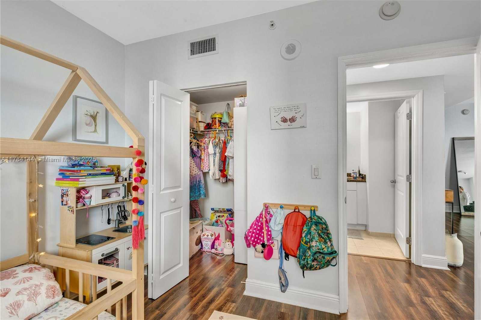 Small Image of 1250 SOUTH MIAMI AVE #2802, Miami Number 56
