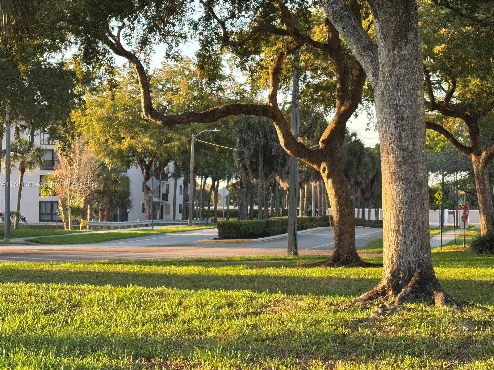 Small Image of 4960 EAST SABAL PALM BLVD #406, Tamarac Number 3