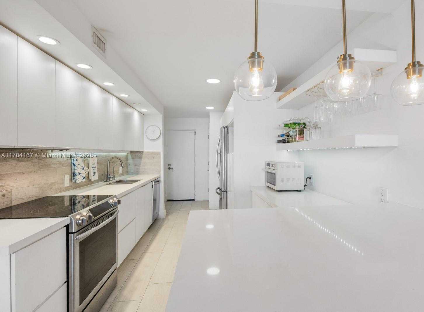 Small Image of 600 GRAPETREE DR #10GN, Key Biscayne Number 13