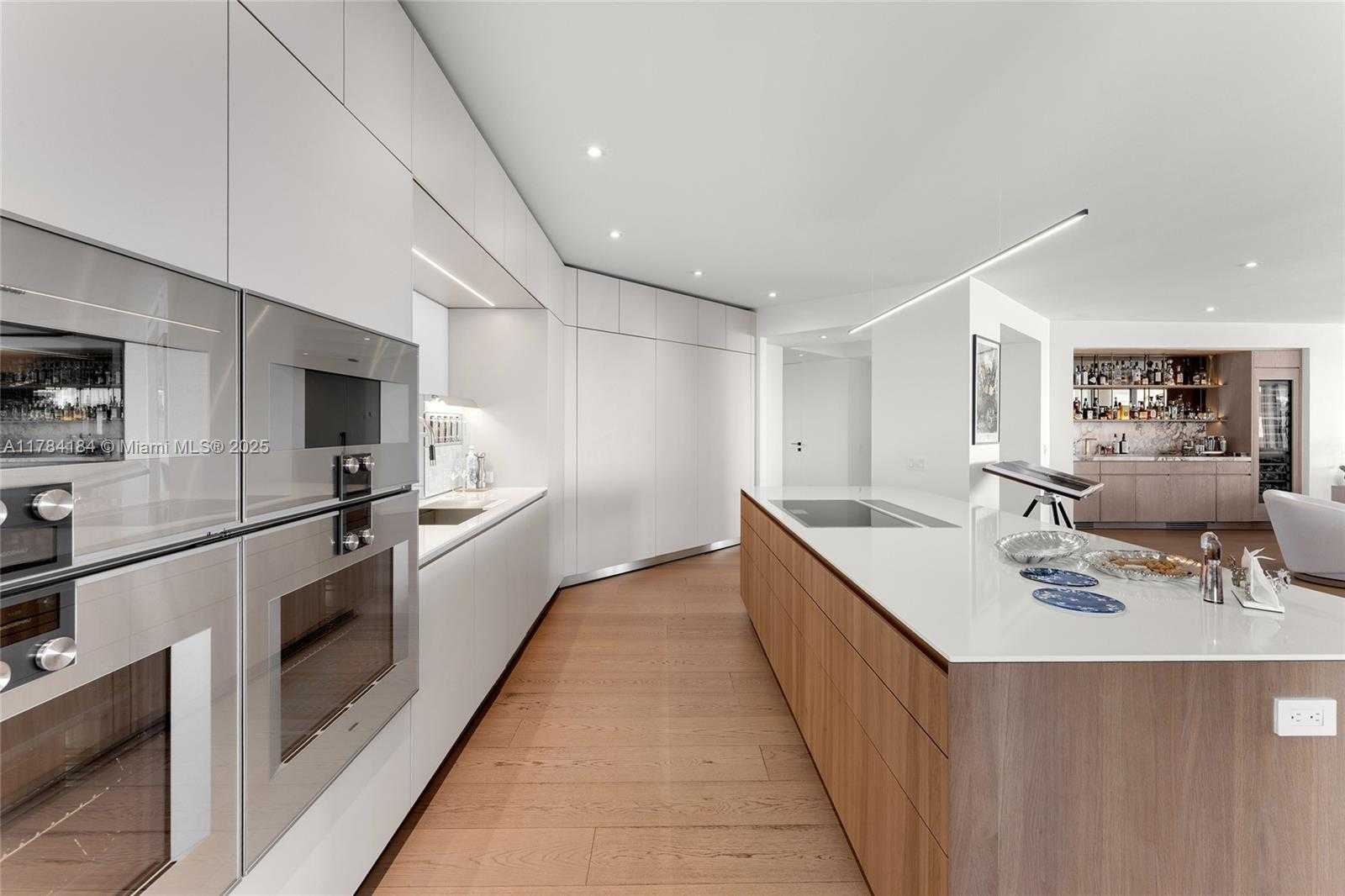 Small Image of 7600 FISHER ISLAND DR #7654, Miami Beach Number 15