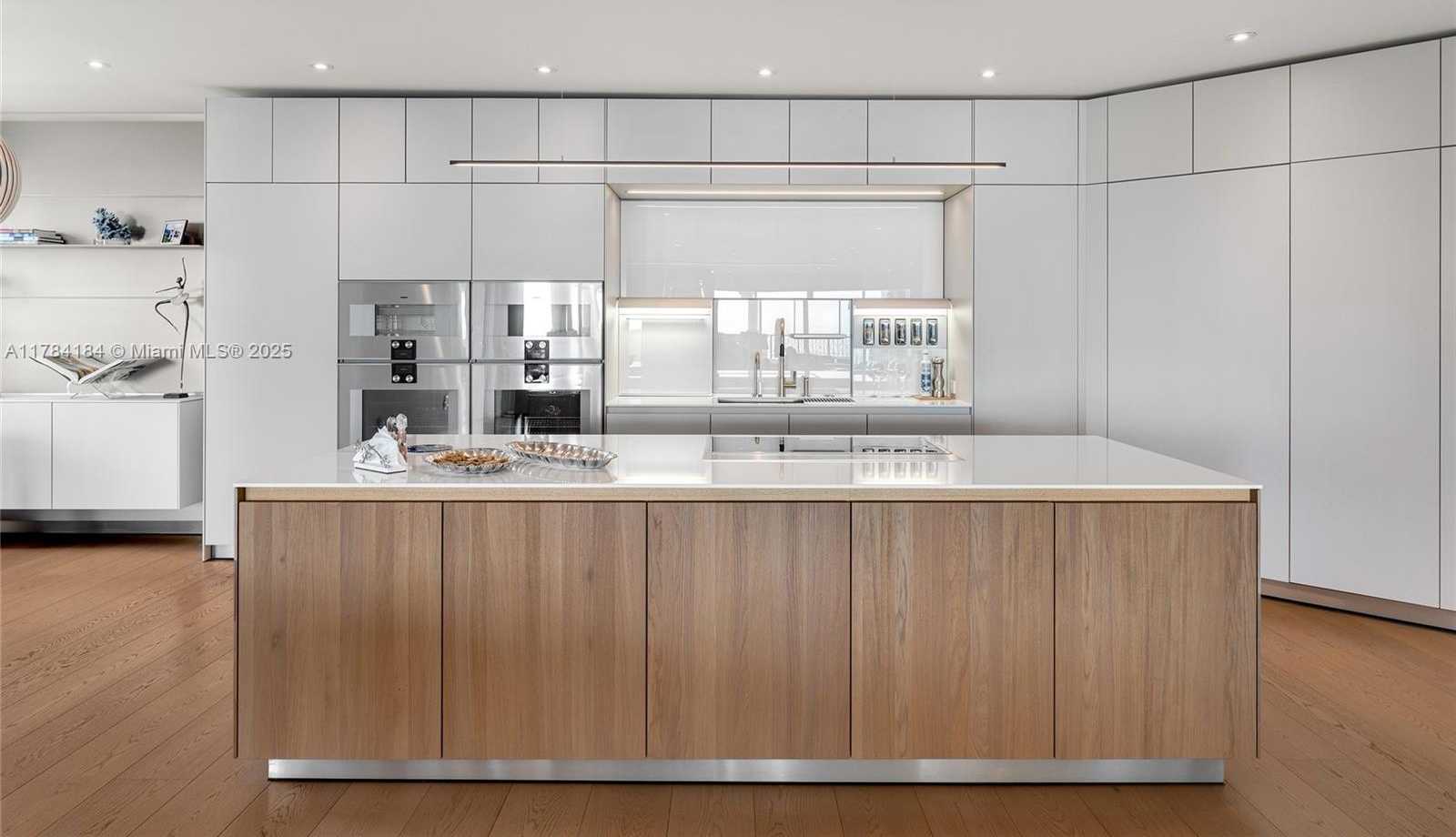 Small Image of 7600 FISHER ISLAND DR #7654, Miami Beach Number 16