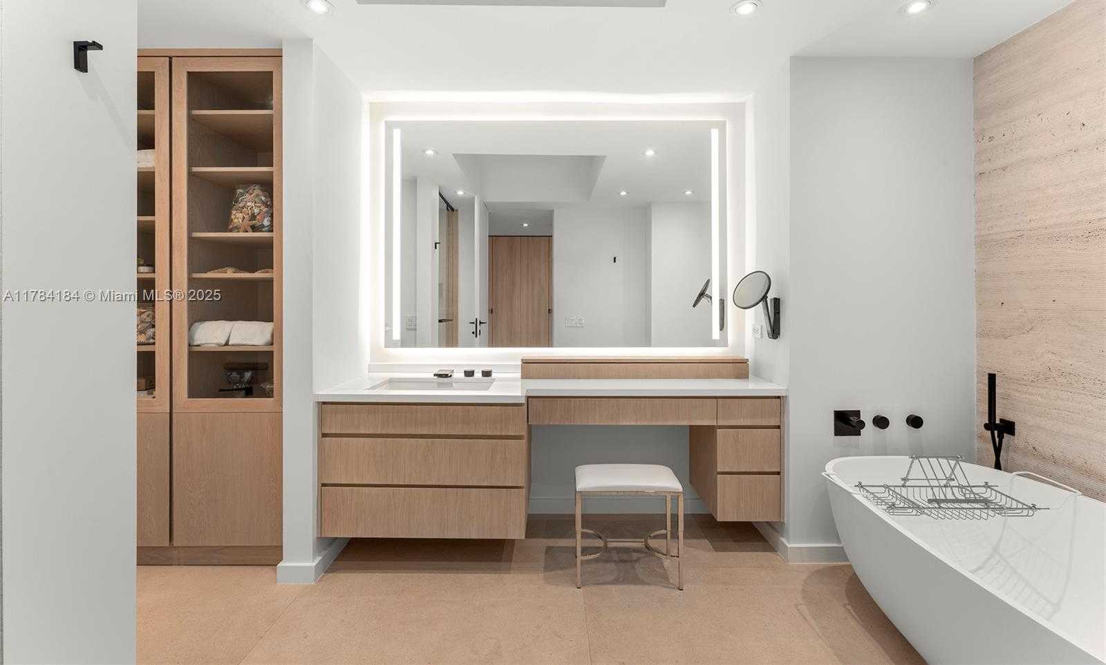 Small Image of 7600 FISHER ISLAND DR #7654, Miami Beach Number 25