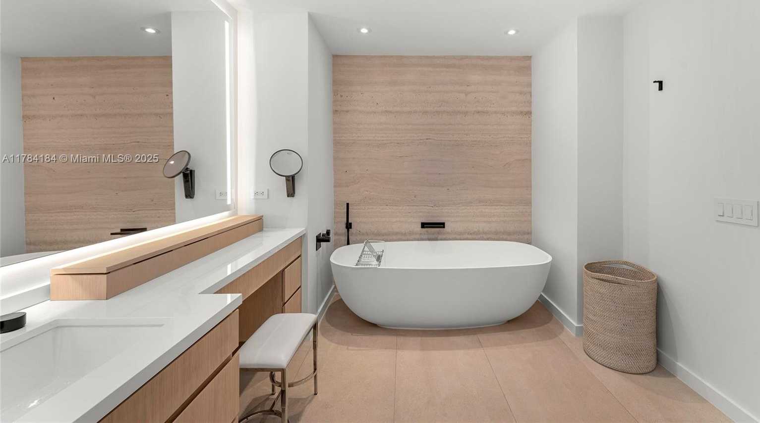 Small Image of 7600 FISHER ISLAND DR #7654, Miami Beach Number 26