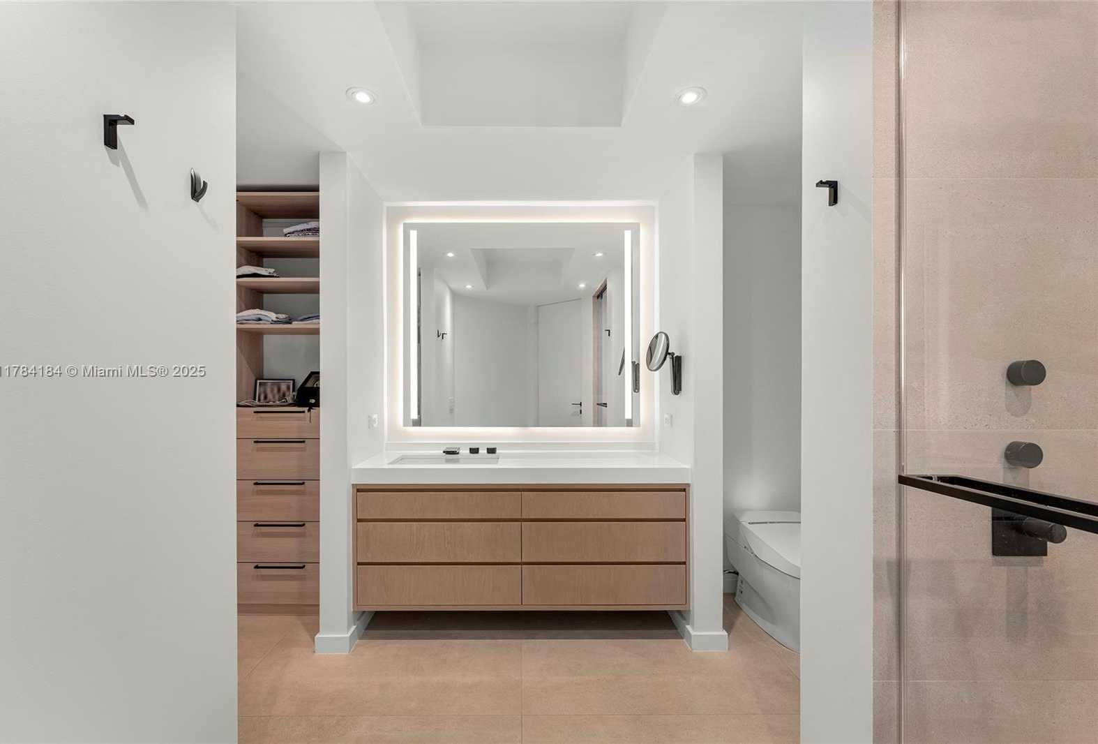 Small Image of 7600 FISHER ISLAND DR #7654, Miami Beach Number 30