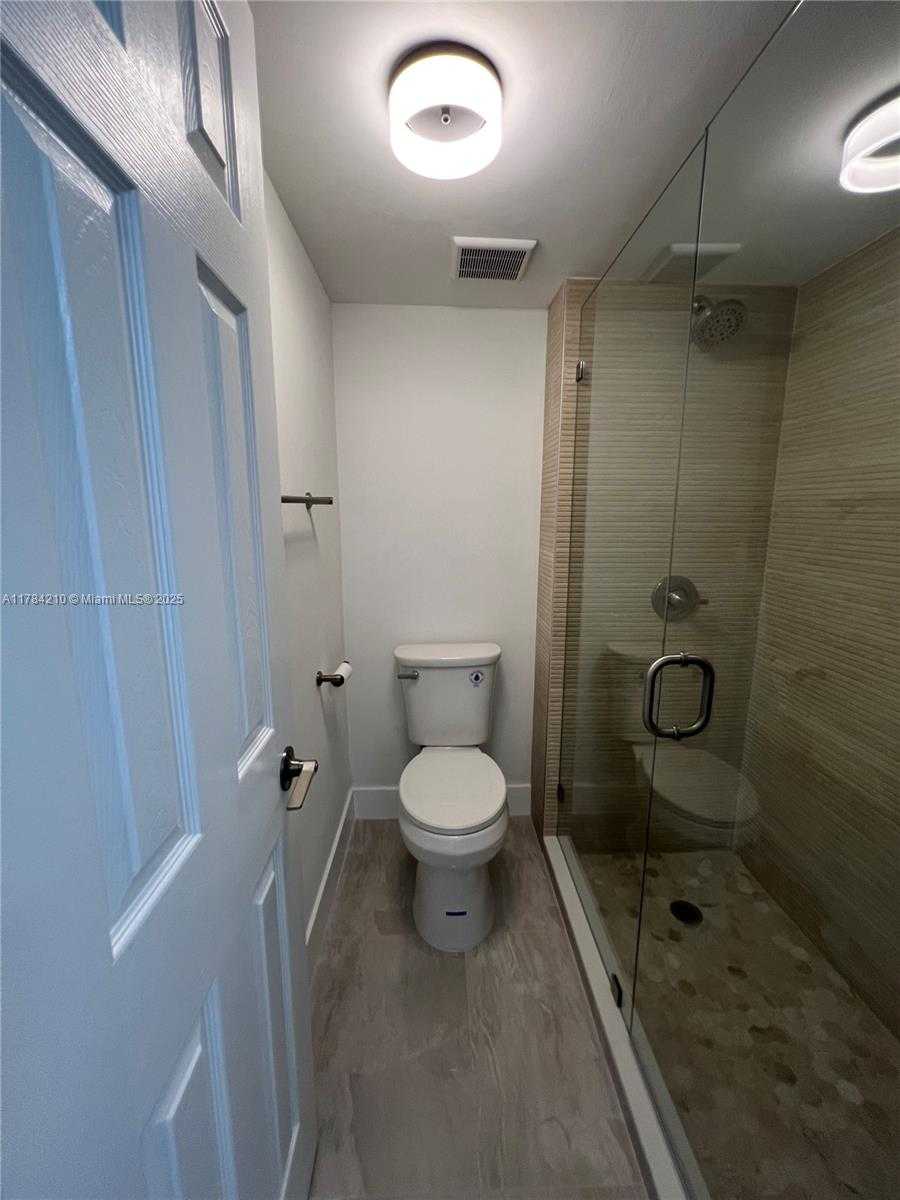 Small Image of 16461 BLATT BLVD #104, Weston Number 10