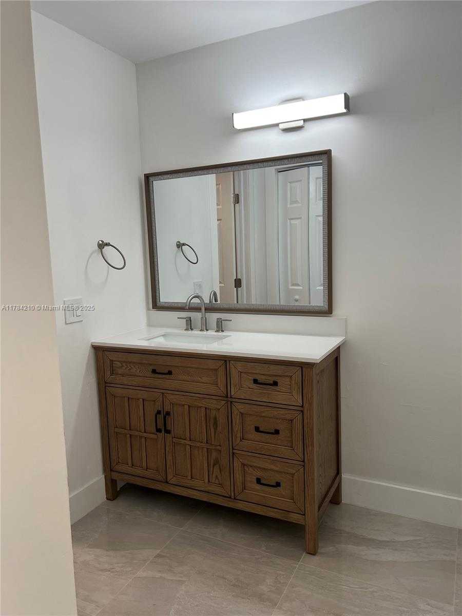 Small Image of 16461 BLATT BLVD #104, Weston Number 11