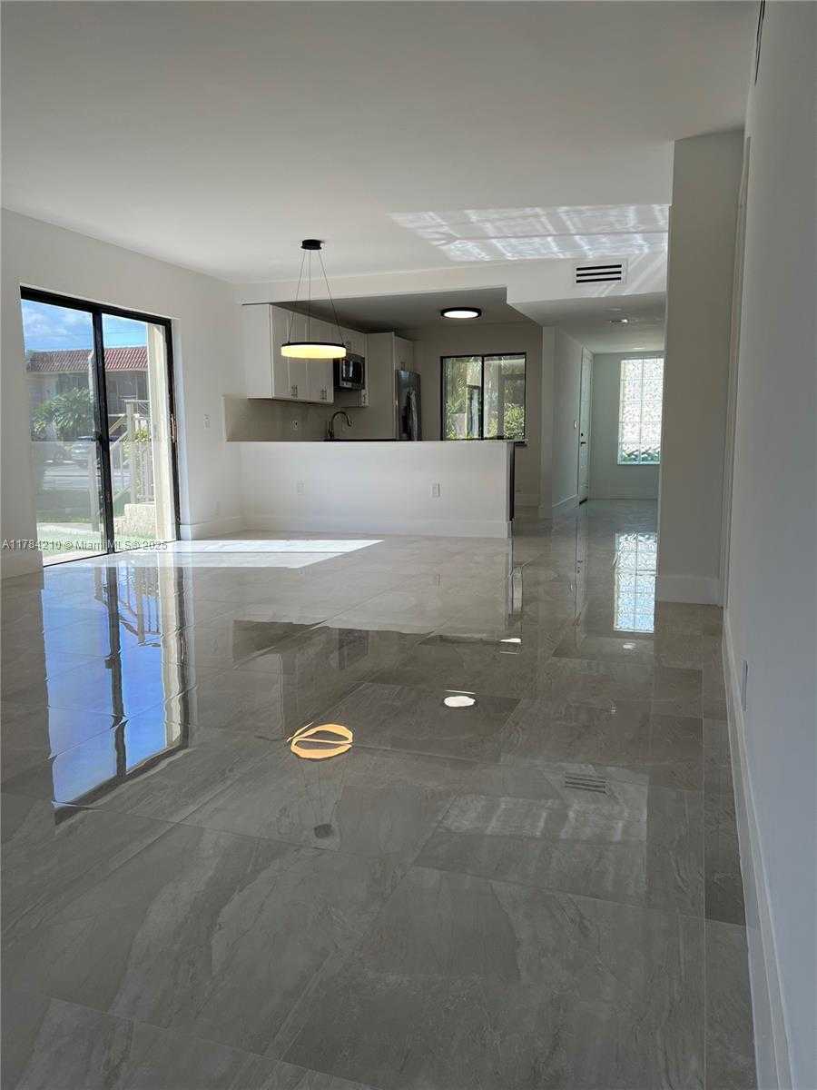 Small Image of 16461 BLATT BLVD #104, Weston Number 13